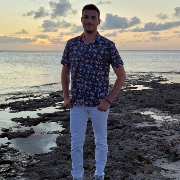 Meet your Posher, Alexandre - Picture 1 of 4